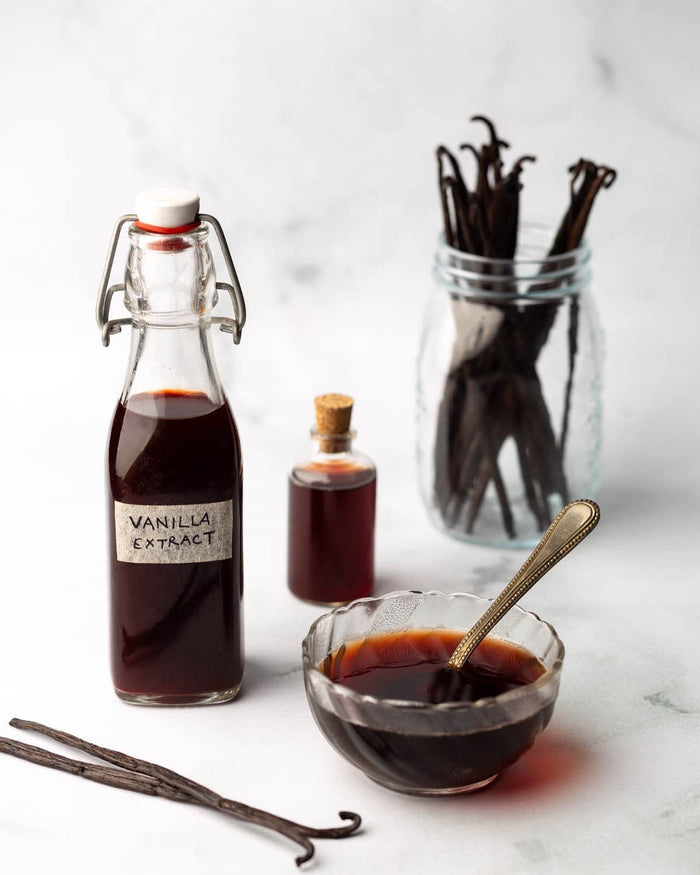 Heart & Harvest Madagascar Vanilla Pods Grade A, 5"-6" Length, Set of 10 Whole Vanilla Beans Perfect for Creating Pure Vanilla Powder & Extract (Pack of 10)