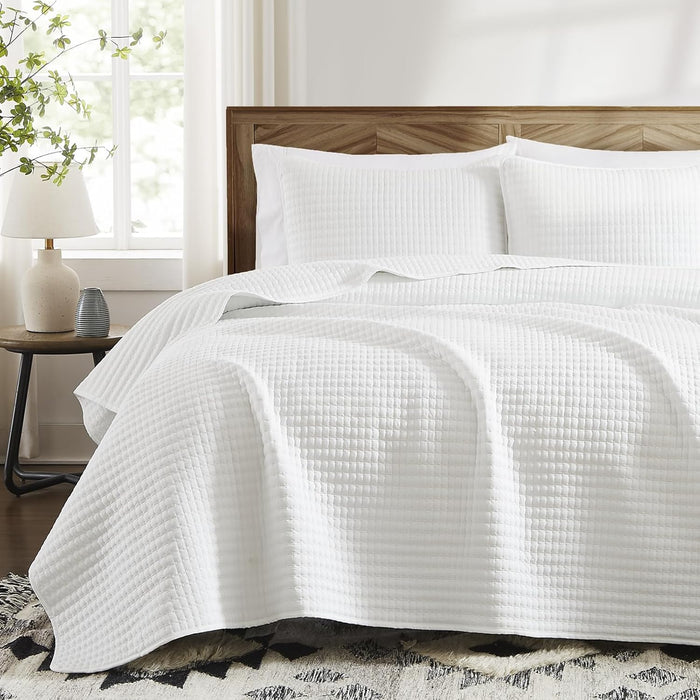 WRENSONGE Queen Quilt-3 Pieces Lightweight Bedspreads Olive Green Queen Size Quilt Bedding Set for All Seasons, Soft Summer Coverlet with 2 Pillow Shams Suitable for Bed & Couch