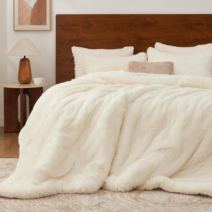 BEDELITE White Fluffy Comforter Set King Size, Fuzzy Faux Fur Comforter Bedding Set, Ultra Soft and Warm Winter Shaggy Bed Set (1 Comforter & 2 Pillowcases) as Gifts for Women
