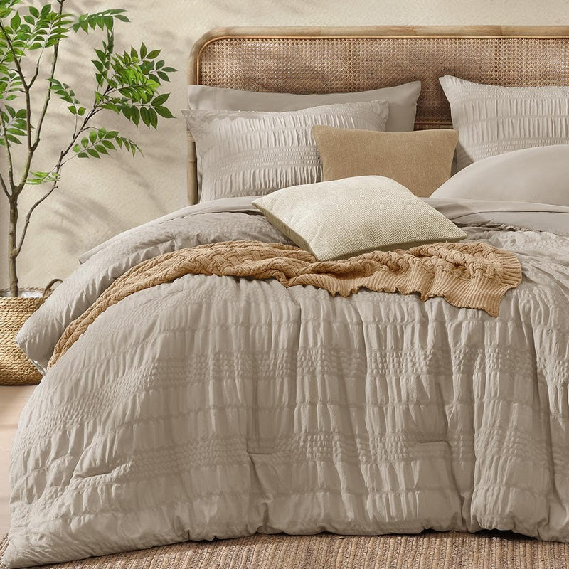 CASAAGUSTO Queen Comforter Set, 7 Pieces Beige Seersucker Bed in a Bag Queen Size Soft All Seasons, Bedding Sets with Comforter, Flat Sheet, Fitted Sheet, 2 Pillow Shams, 2 Pillowcases