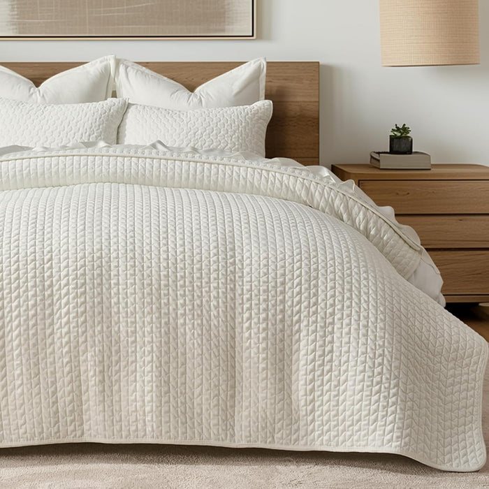 EVERGRACE Luxury Velvet Quilt Set King Size 3 Piece, Soft Cross-Stitch Velvet Comforter Set with Pillow Shams, Lightweight Coverlet Bedspread Bedding Set for All Seasons, Light Taupe