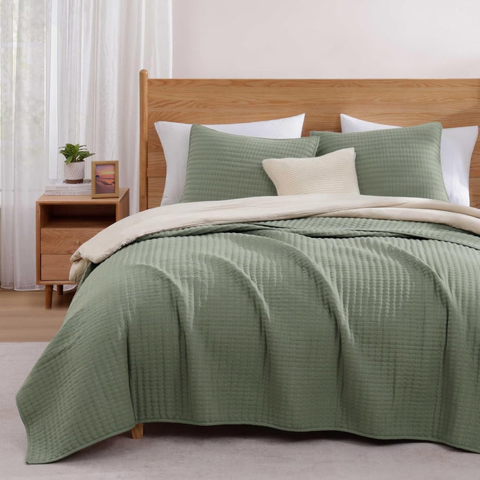 WRENSONGE Queen Quilt-3 Pieces Lightweight Bedspreads Olive Green Queen Size Quilt Bedding Set for All Seasons, Soft Summer Coverlet with 2 Pillow Shams Suitable for Bed & Couch