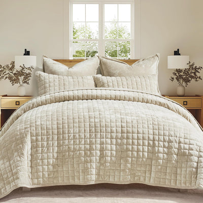 RECYCO Luxury Velvet Quilt Set King Size Bedding Sets, Ultra Soft Velvet Comforter Set, Lightweight Channel Box Stitch Oversized Bedspread Coverlet for All Season, with 2 Shams, Beige