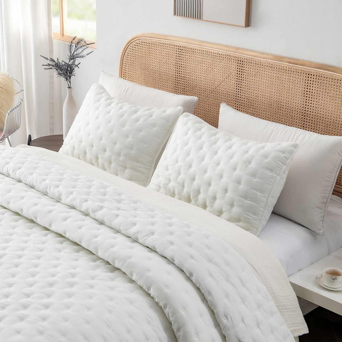HIARUO 3-Piece Queen Quilt Set - Soft Warm Ultrasonic Reversible Pleated Ruffled Coverlet Bedspread Set (90 x 90 Inch) with 2 Pillow Sham (20 x 26 Inch), White
