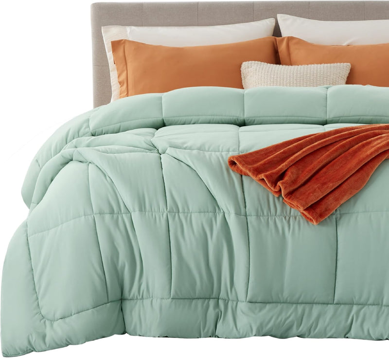 Bedsure Comforter Duvet Insert - Quilted Comforters Queen Size, All Season Duvet, Down Alternative Bedding, with 8 Tabs, Gifts for Women/Men, White, Queen 88 x 88 Inches