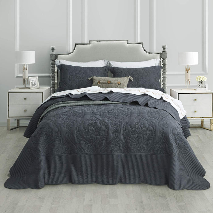 CHIXIN Christmas Oversized Bedspread King Size, Santa Claus Pattern Bedding Quilt, Rustic Lodge Plaid Patchwork Coverlet Set, Lightweight & Soft Microfiber, 3 Piece, King/Cal King