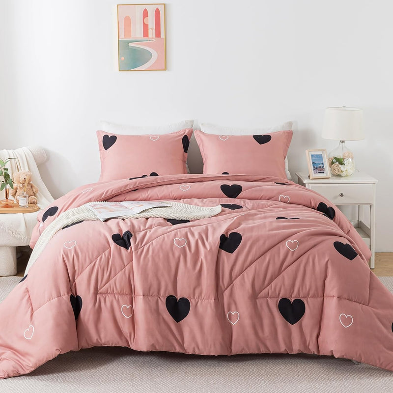 Caressma Love Pattern Girls Pink Comforter Set Full Size, Blush Pink Cute Love Heart Sexy Comforter Bedding Set for All Seasons, Geometric Microfiber 3 Pieces Comforter Set with Pillowcases