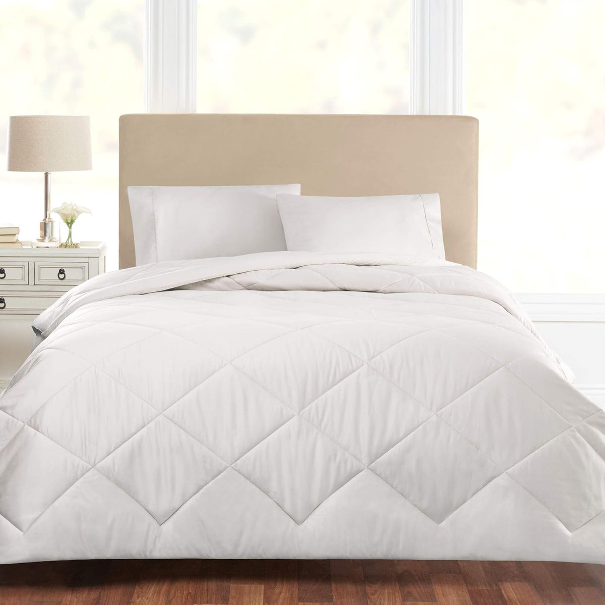Sleepletics Celliant Performance Comforter, Down Alternative, Premium Luxury Bedding, Soft & Cozy, Promotes Better Sleep, Diamond Stitch Design (Chalk, Full/Queen)