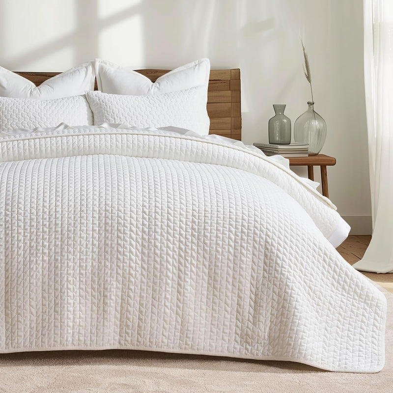 EVERGRACE Luxury Velvet Quilt Set King Size 3 Piece, Soft Cross-Stitch Velvet Comforter Set with Pillow Shams, Lightweight Coverlet Bedspread Bedding Set for All Seasons, Light Taupe