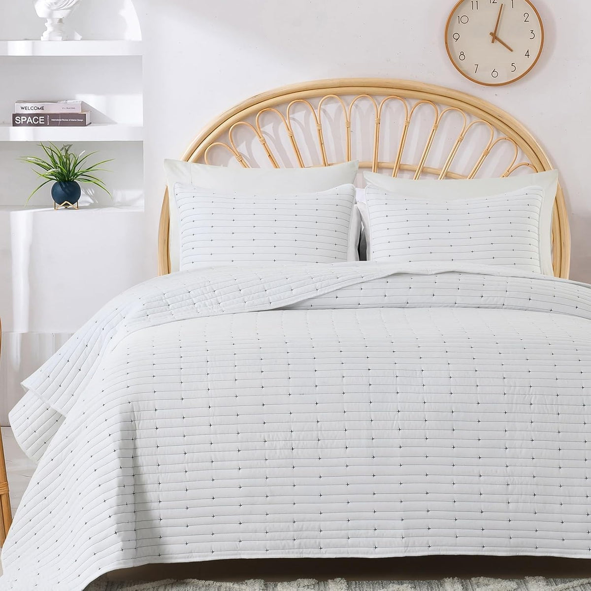 HIARUO 3-Piece Queen Quilt Set - Soft Warm Ultrasonic Reversible Pleated Ruffled Coverlet Bedspread Set (90 x 90 Inch) with 2 Pillow Sham (20 x 26 Inch), White