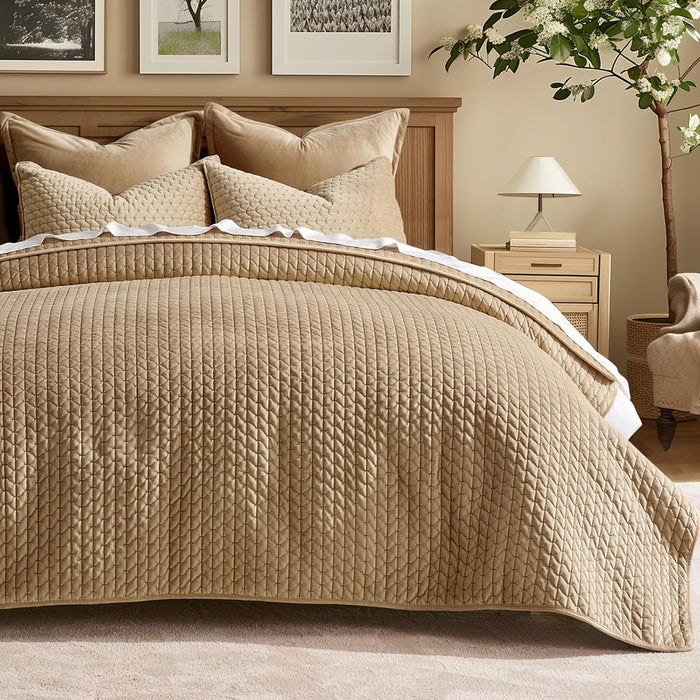 EVERGRACE Luxury Velvet Quilt Set King Size 3 Piece, Soft Cross-Stitch Velvet Comforter Set with Pillow Shams, Lightweight Coverlet Bedspread Bedding Set for All Seasons, Light Taupe