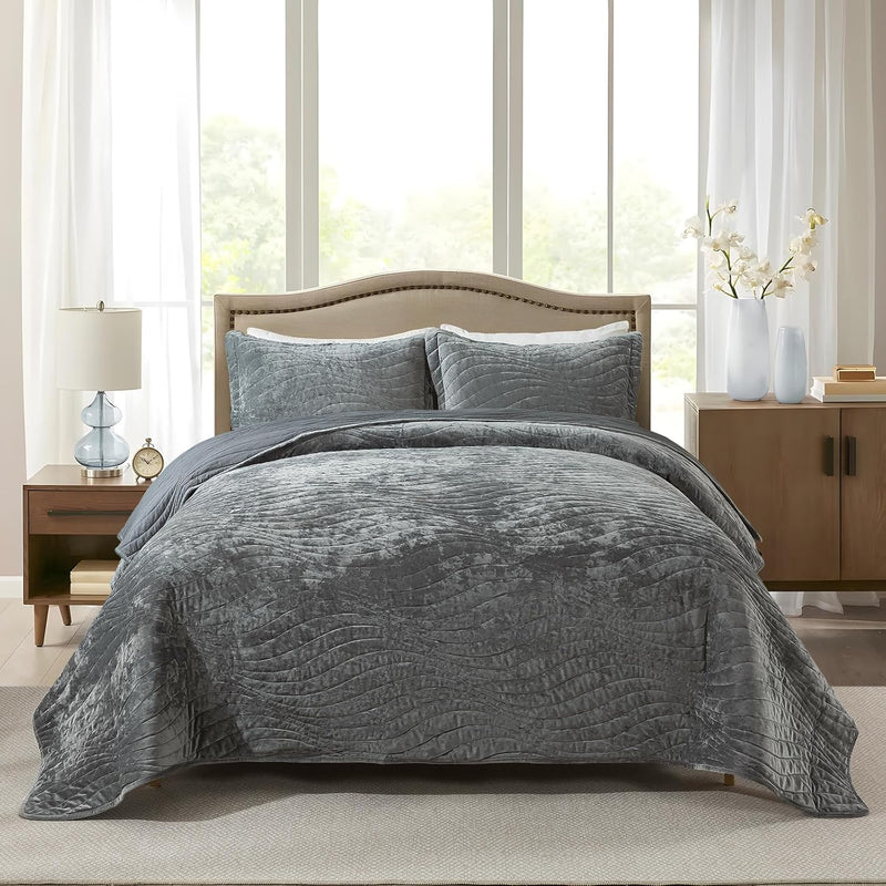 Travan Luxury Velvet Quilt Set Queen Size, Lightweight Velvet Comforter Set, Soft Warm Queen Quilt Bedding Set, Oversized Bedspread Coverlet with 2 Shams for All Season, Golden Camel