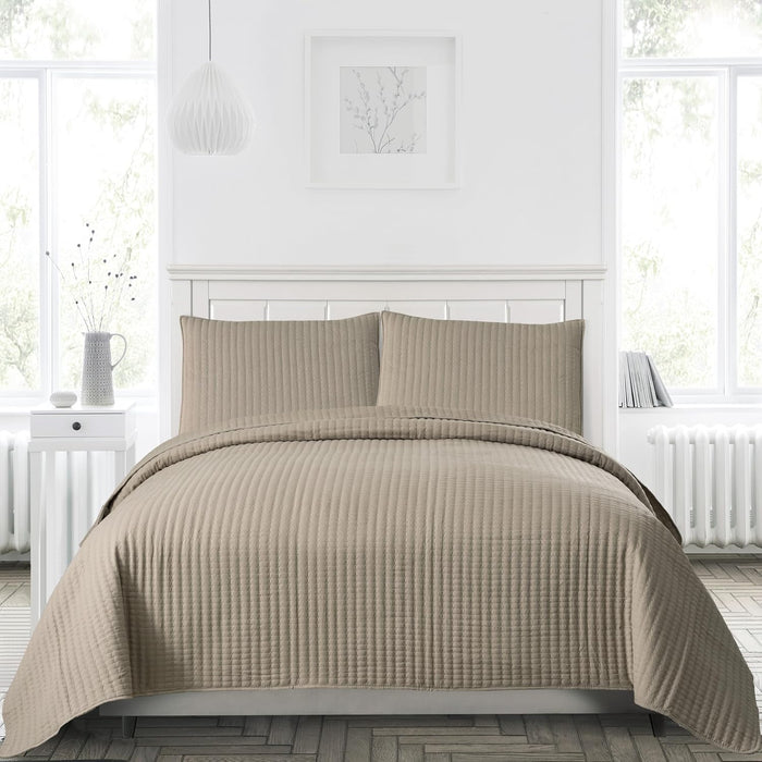 Petrichor White Quilt King Size Bedspread-Pre-Washed Lightweight for All Seasons,Ultra Soft & Breathable Comforter,Machine Washable,3-Piece Set:1Quilt(106" x96”) and 2 Pillow Shams(20"x36")