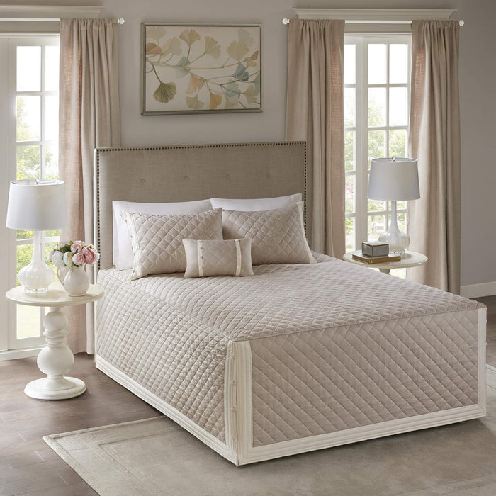 Madison Park Quebec Split Corner Quilted Bedspread Classic Traditional Design All Season, Lightweight, Bedding Set, Matching Shams, Queen, Damask Quilted Navy 3 Piece