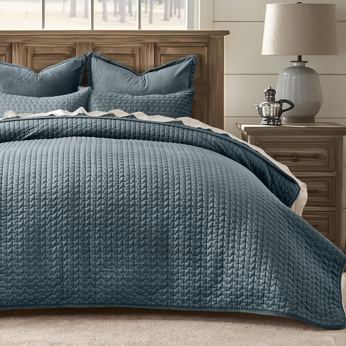 EVERGRACE Luxury Velvet Quilt Set King Size 3 Piece, Soft Cross-Stitch Velvet Comforter Set with Pillow Shams, Lightweight Coverlet Bedspread Bedding Set for All Seasons, Light Taupe