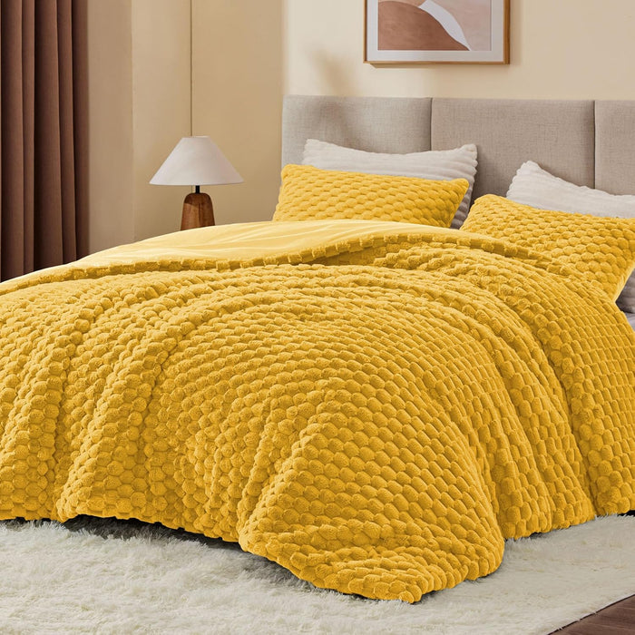 BEDELITE Fluffy Queen Comforter Set - Black Fleece Soft Comforter for Queen Size Bed, Luxury Warm Bedding Set for Winter, Fuzzy Bed Set 3 Pieces (1 Comforter, 2 Pillowcases)