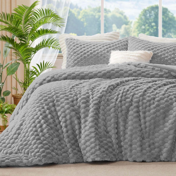 BEDELITE Fluffy Queen Comforter Set - Black Fleece Soft Comforter for Queen Size Bed, Luxury Warm Bedding Set for Winter, Fuzzy Bed Set 3 Pieces (1 Comforter, 2 Pillowcases)