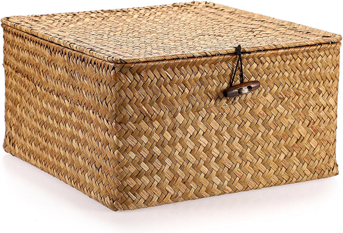 Hipiwe Wicker Shelf Basket Bin with Lid Square Handwoven Seagrass Box Decorative Household Storage Container Multipurpose Organize for Bookshelf Living Room Bathroom, Small Caramel