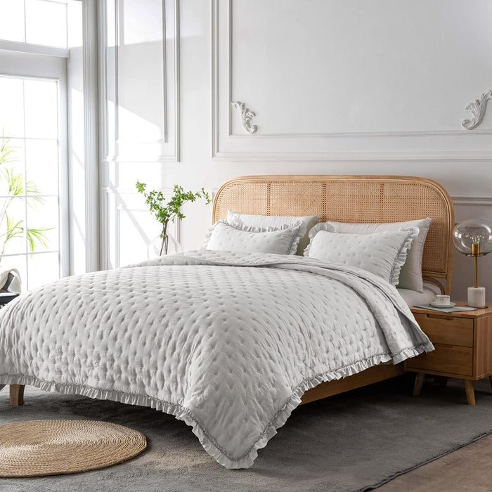 HIARUO 3-Piece Queen Quilt Set - Soft Warm Ultrasonic Reversible Pleated Ruffled Coverlet Bedspread Set (90 x 90 Inch) with 2 Pillow Sham (20 x 26 Inch), White