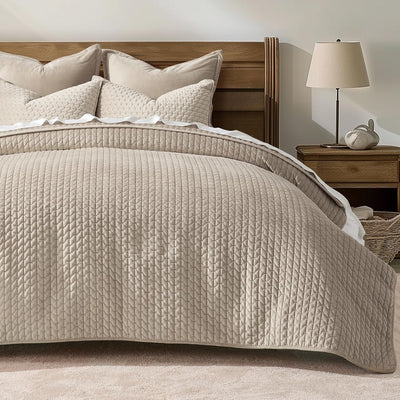 EVERGRACE Luxury Velvet Quilt Set King Size 3 Piece, Soft Cross-Stitch Velvet Comforter Set with Pillow Shams, Lightweight Coverlet Bedspread Bedding Set for All Seasons, Light Taupe