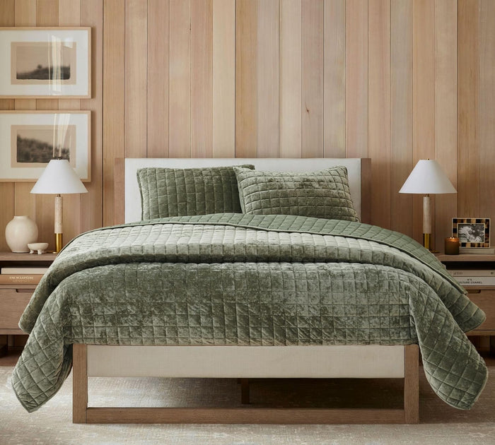 Luxurious Velvet Quilt Oversize King Size Set Ultra Soft Bedding Set Quilted Bedspread Coverlet with 2 Matching Pillow Shams for All Season 120" x128",Army Green