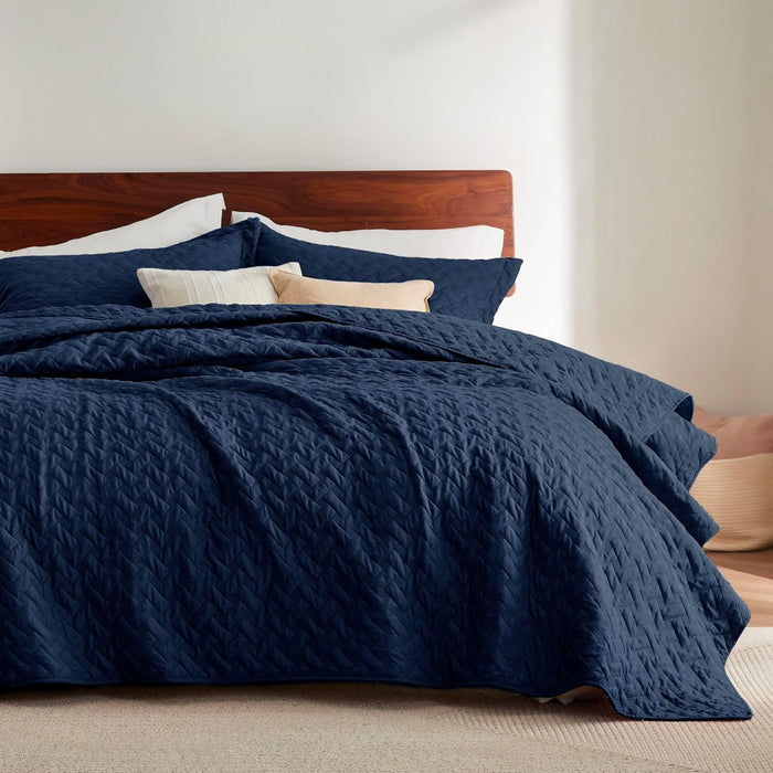 Bedsure Quilts King Size - Grey Bedspreads King Size with Basket Weave Pattern, Soft Quilt Bedding Set, Lightweight Comforter Set Coverlet for All Seasons with 2 Pillow Shams (106" x 96")