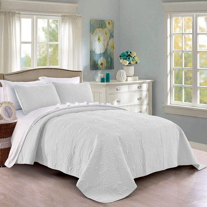 Pure Bedding Quilt Set Full/Queen Size Light Grey - Oversized Bedspread - Soft Microfiber Lightweight Coverlet for All Season - 3 Piece Includes 1 Quilt and 2 Shams, Geometric Pattern