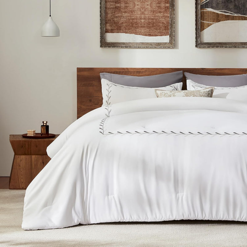 SLEEP ZONE Luxury Hotel Bedding Comforter Set 3-Piece Machine Washable, Lightweight Down Alternative Duvet Insert with Embroidered Stripes, Queen (90" x 95"), Navy Strips