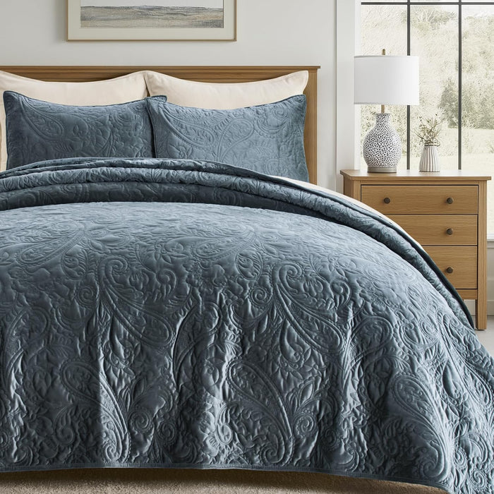 EVERGRACE Luxury Velvet Quilt Set King Size 3 Piece, Soft Cross-Stitch Velvet Comforter Set with Pillow Shams, Lightweight Coverlet Bedspread Bedding Set for All Seasons, Light Taupe