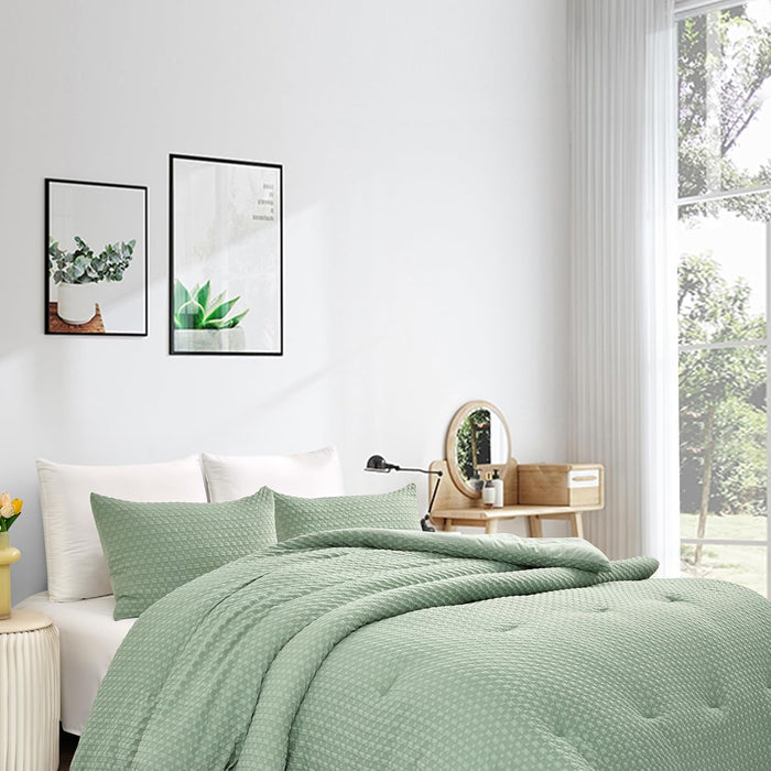 3-Piece Comforter Set – Checkered Seersucker comforters Quilt Set with Microfiber Fill – Includes 1 Comforter & 2 Pillowcases – Lightweight, Soft & Wrinkle-Resistant (Green, King)