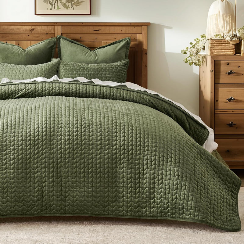 EVERGRACE Luxury Velvet Quilt Set King Size 3 Piece, Soft Cross-Stitch Velvet Comforter Set with Pillow Shams, Lightweight Coverlet Bedspread Bedding Set for All Seasons, Light Taupe