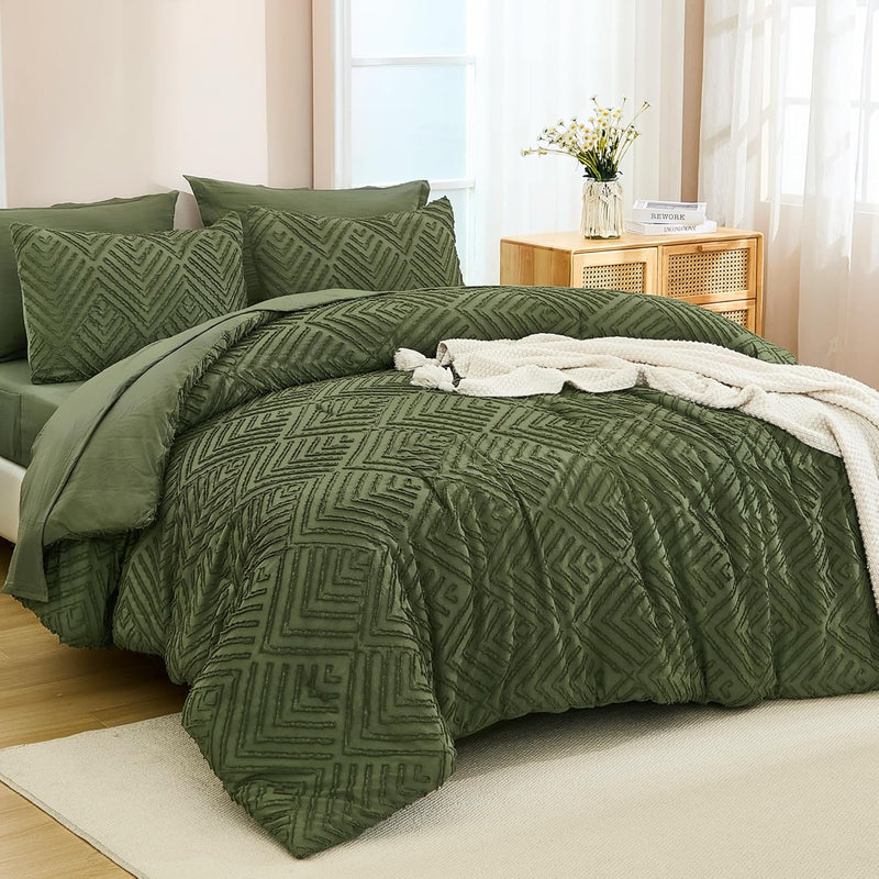 Andency Queen Comforter Set 7 Piece Dark Emerald Green - Bed in a Bag Queen Boho Lightweight Fluffy Tufted Bedding Sets with Comforter, Sheets, Pillowcases & Shams
