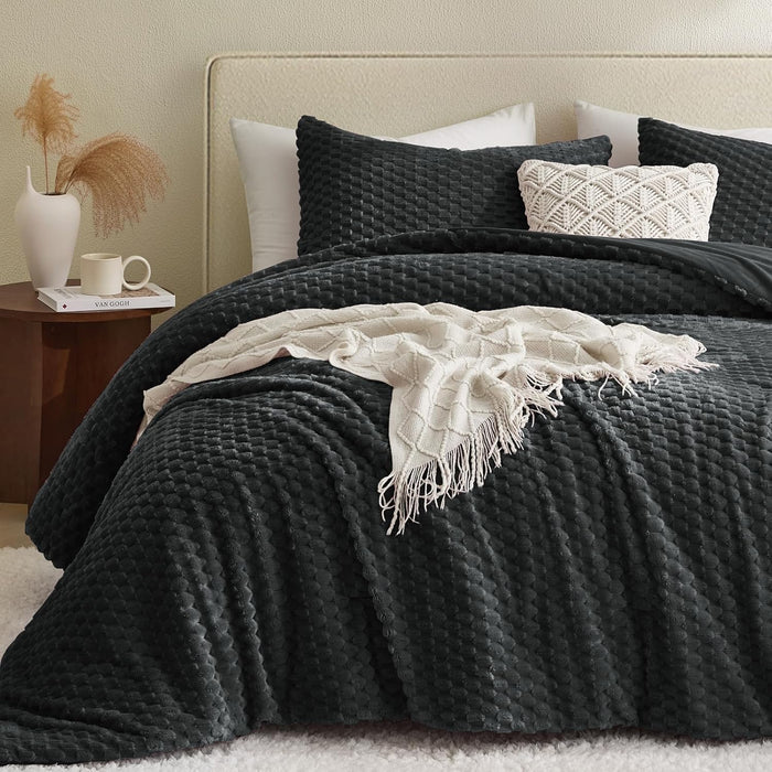 Petrichor Fluffy King Comforter Set - Ultra-Soft Cream White Flannel Thick Comforter for King Bed, Luxury Warm Bedding Set for Winter & Fall, Cozy Fuzzy Bed Set 3 Pieces (1 Comforter & 2 Pillowcases)