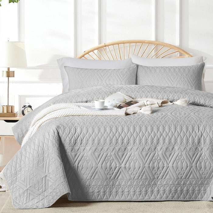 akkialla King/Cal King Size Quilt Bedding Set,Beige Lightweight Microfiber Soft Bedspread,Modern Style Geometric Pattern Coverlet Set for All Seasons,3 Piece(1 Quilt,2 Pillow Shams)