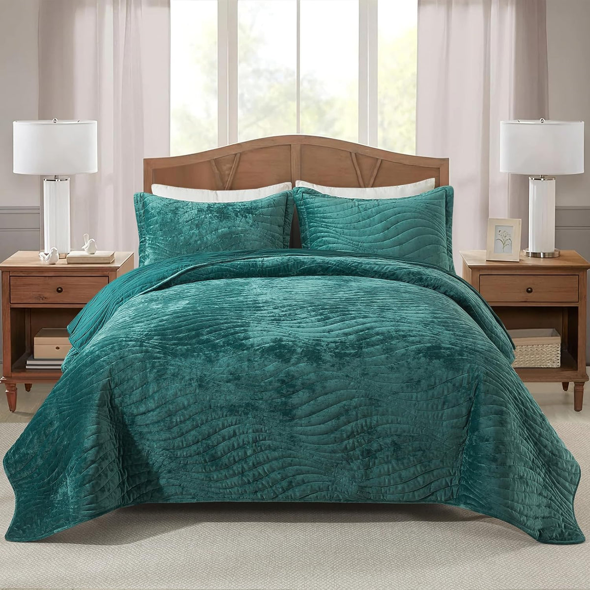 Travan Luxury Velvet Quilt Set Queen Size, Lightweight Velvet Comforter Set, Soft Warm Queen Quilt Bedding Set, Oversized Bedspread Coverlet with 2 Shams for All Season, Golden Camel