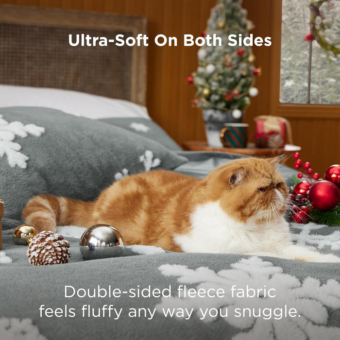 Bedsure Fluffy Christmas Comforter Set King - Christmas Bedding with White Snowflake, Warm Fleece Bed Sets for Winter, 3 Pieces, 1 Soft Plush Shaggy Comforter with 2 Pillowcases