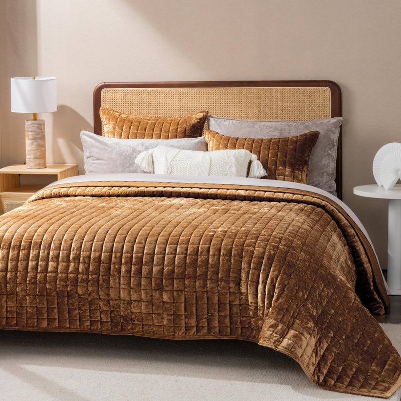RECYCO Luxury Velvet Quilt Set King Size Bedding Sets, Ultra Soft Velvet Comforter Set, Lightweight Channel Box Stitch Oversized Bedspread Coverlet for All Season, with 2 Shams, Beige