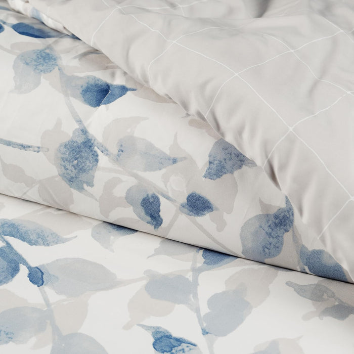 Chanasya Premium Layered Leaf Queen Comforter Set - Soft Blue Botanical Leaf Reversible Comforter Bedding Set- 3-Pieces - 1 Comforter and 2 Pillow Shams, Queen Size