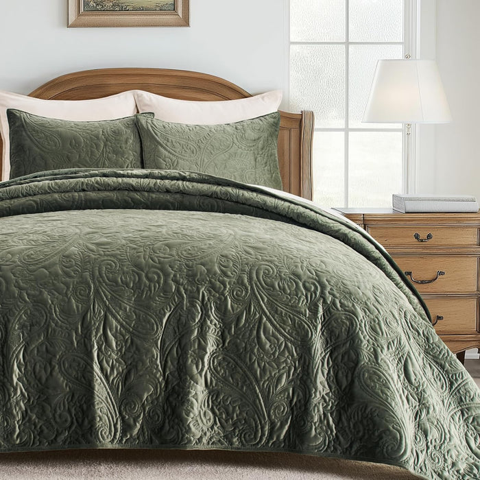 EVERGRACE Luxury Velvet Quilt Set King Size 3 Piece, Soft Cross-Stitch Velvet Comforter Set with Pillow Shams, Lightweight Coverlet Bedspread Bedding Set for All Seasons, Light Taupe