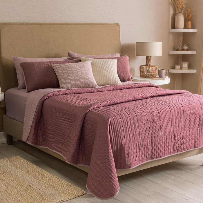 Vianney King Comforter Set – Novo Blush Reversible Quilt 110x93 Inches with 2 King Pillow Shams, Soft Lightweight All-Season Bedding in Blush and Pale Pink