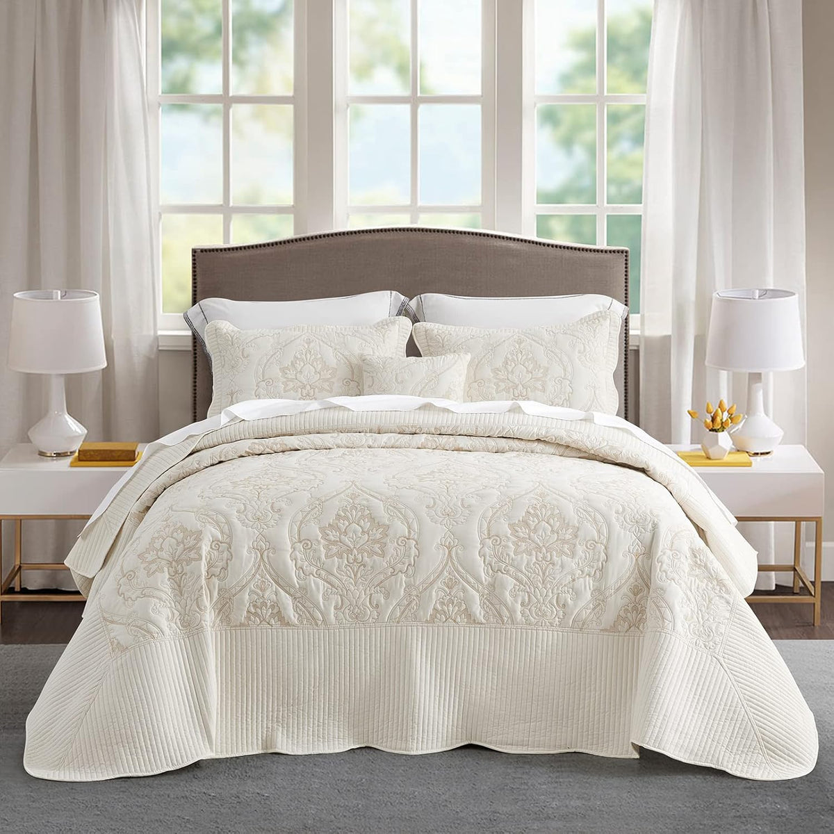CHIXIN Christmas Oversized Bedspread King Size, Santa Claus Pattern Bedding Quilt, Rustic Lodge Plaid Patchwork Coverlet Set, Lightweight & Soft Microfiber, 3 Piece, King/Cal King