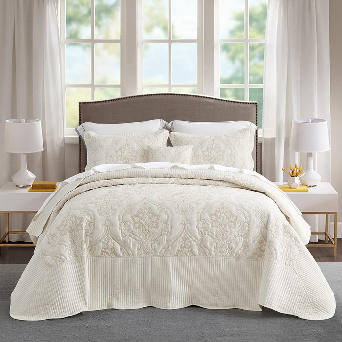 CHIXIN Christmas Oversized Bedspread King Size, Santa Claus Pattern Bedding Quilt, Rustic Lodge Plaid Patchwork Coverlet Set, Lightweight & Soft Microfiber, 3 Piece, King/Cal King