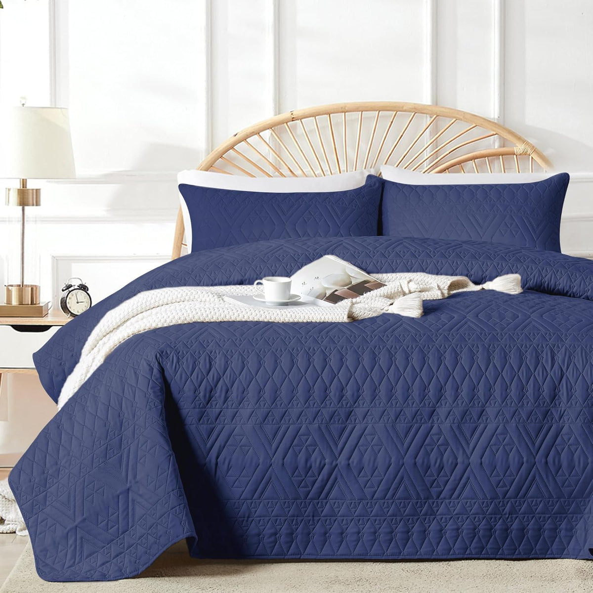 akkialla King/Cal King Size Quilt Bedding Set,Beige Lightweight Microfiber Soft Bedspread,Modern Style Geometric Pattern Coverlet Set for All Seasons,3 Piece(1 Quilt,2 Pillow Shams)