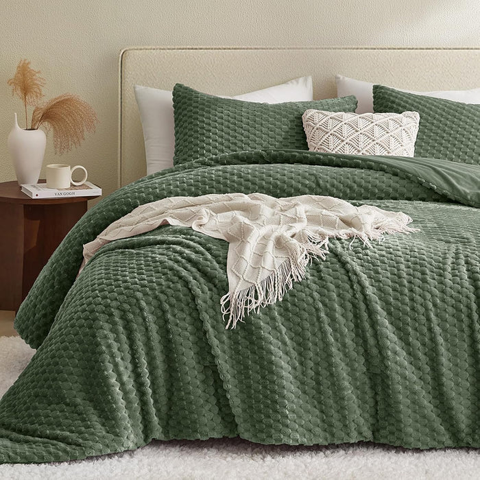 Petrichor Fluffy King Comforter Set - Ultra-Soft Cream White Flannel Thick Comforter for King Bed, Luxury Warm Bedding Set for Winter & Fall, Cozy Fuzzy Bed Set 3 Pieces (1 Comforter & 2 Pillowcases)