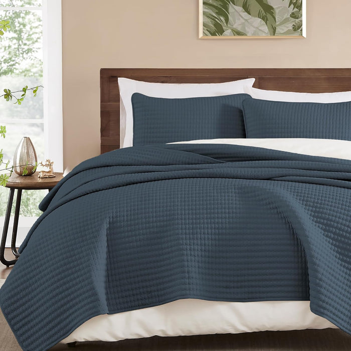 WRENSONGE Queen Quilt-3 Pieces Lightweight Bedspreads Olive Green Queen Size Quilt Bedding Set for All Seasons, Soft Summer Coverlet with 2 Pillow Shams Suitable for Bed & Couch