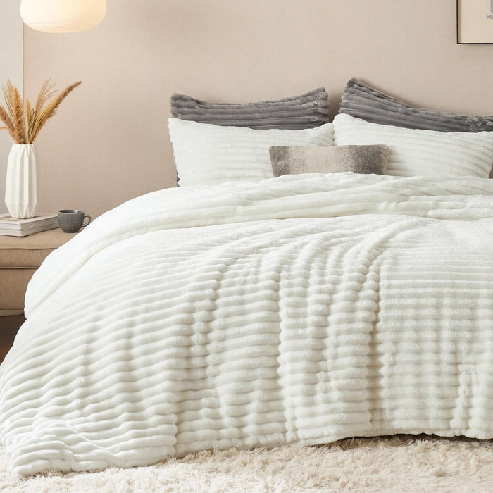 Bedsure Fluffy Comforter Set King Size - Super Soft Faux Fur Bed Set Cream White, Warm Plush Fleece Winter Bedding, 3 Pieces, 1 Shaggy Fuzzy All Seasons King Comforter with 2 Pillowcases