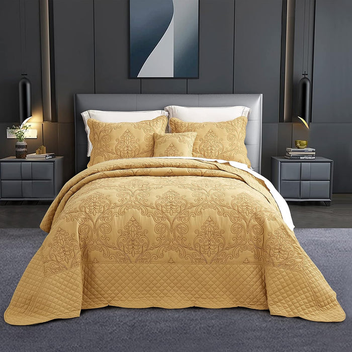CHIXIN Christmas Oversized Bedspread King Size, Santa Claus Pattern Bedding Quilt, Rustic Lodge Plaid Patchwork Coverlet Set, Lightweight & Soft Microfiber, 3 Piece, King/Cal King