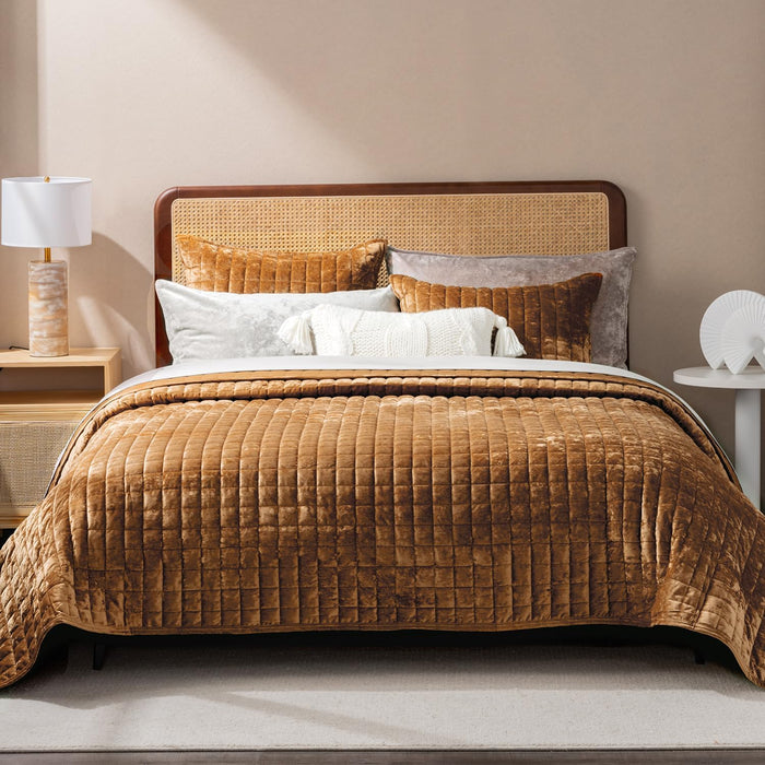 RECYCO Luxury Velvet Quilt Set King Size Bedding Sets, Ultra Soft Velvet Comforter Set, Lightweight Channel Box Stitch Oversized Bedspread Coverlet for All Season, with 2 Shams, Beige