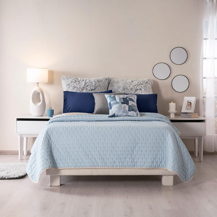 Vianney Queen Comforter Set – Novo Malaga Reversible Quilt 91x93 Inches with 2 Standard Pillow Shams, Soft Lightweight All-Season Bedding in Light Blue and White
