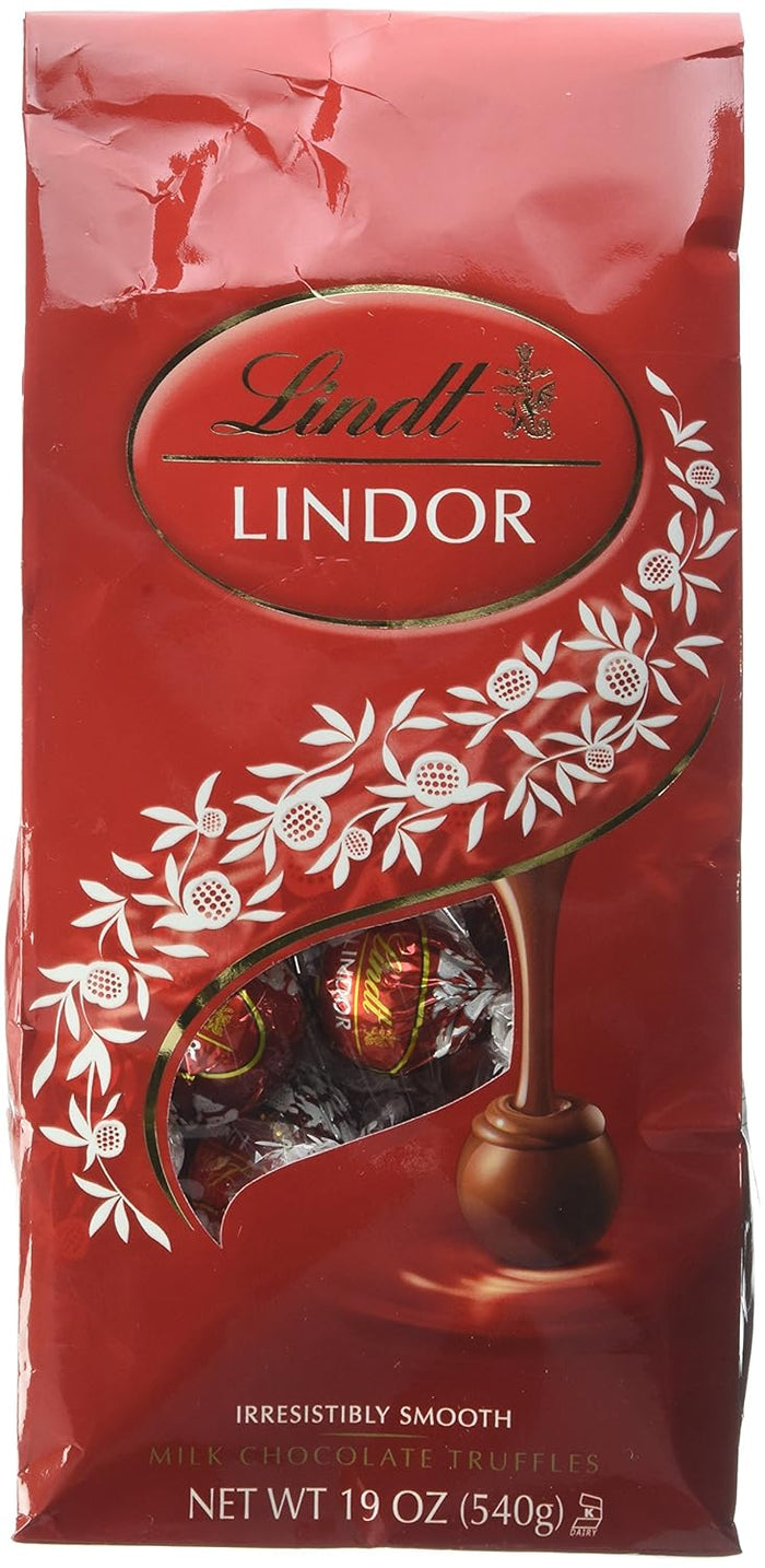 Lindt LINDOR White Chocolate Candy Truffles, White Chocolate Candy with Smooth, Melting Truffle Center, 50.8 oz., 120 Count